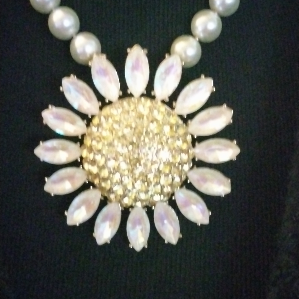 Betsey Johnson sunflower necklace